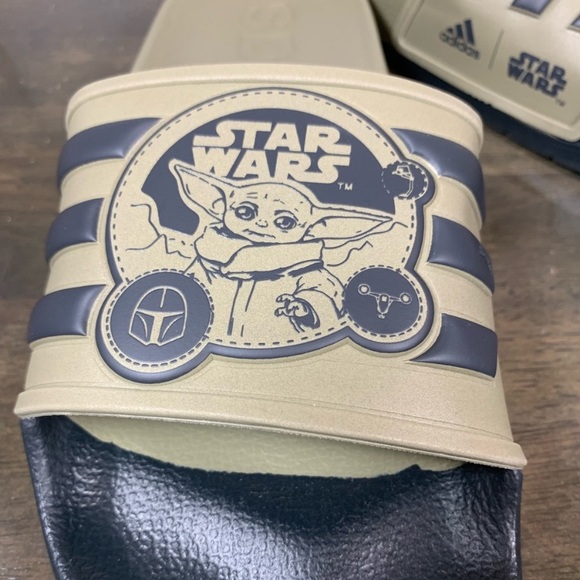 adidas x Star Wars Mandalorian Baby Yoda Adilette - Picture 8 of 8